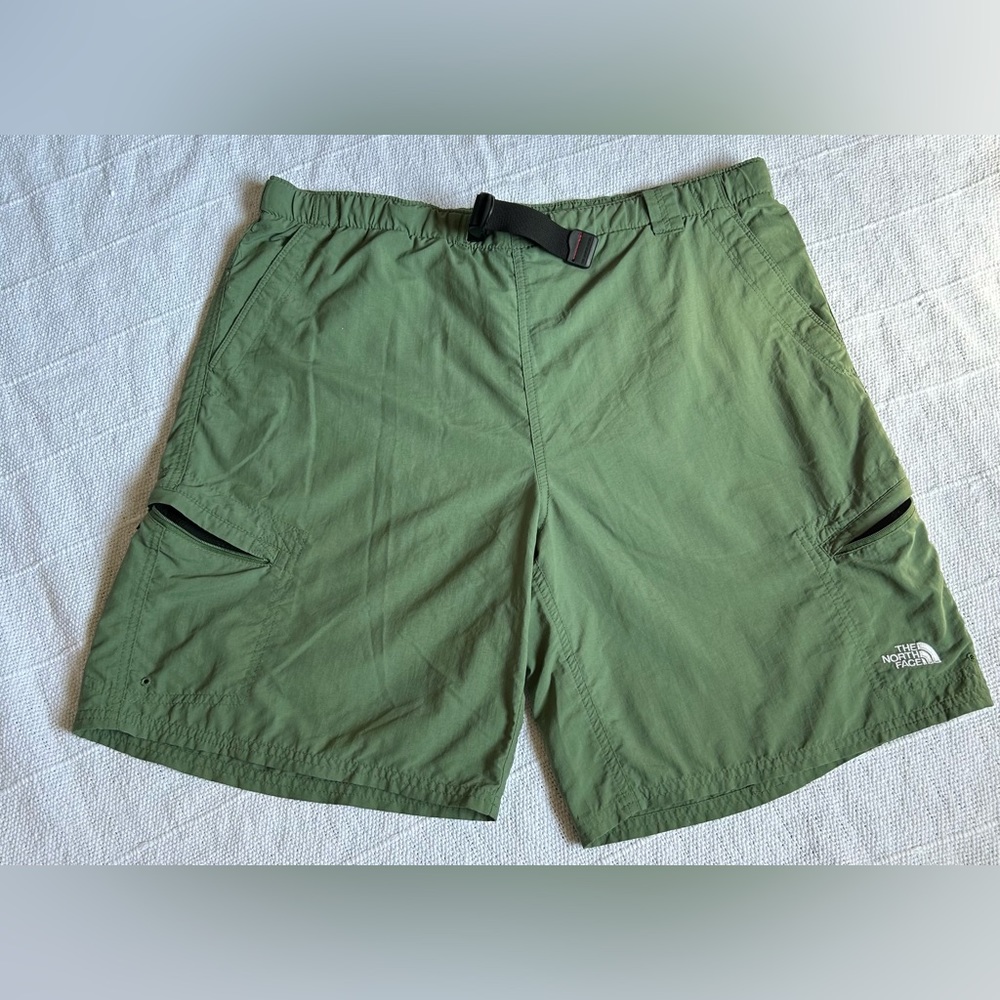 The North Face mens size M green swim trunks